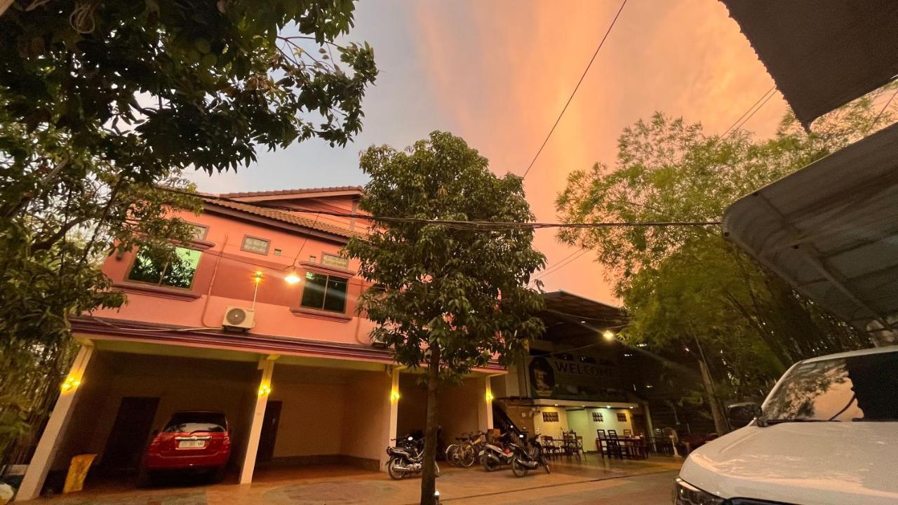 Por Chey Hotel Battambang Exterior photo
